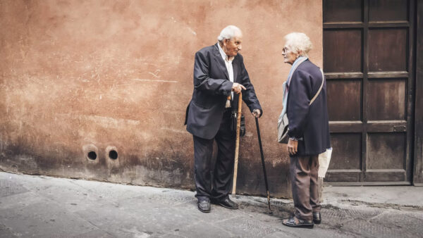 kobieta i mężczyzna w wieku emerytalnym
